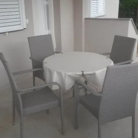 Ferienwohnung In Privlaka Mit Garten, Terrasse Und Grill