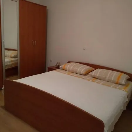 Ferienwohnung In Privlaka Mit Garten, Terrasse Und Grill Apartament *